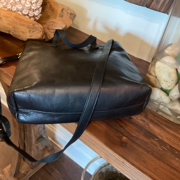 Madewell  Leather Small  Crossbody Tote, Color Black - Picture 6 of 11